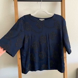 Detailed semi cropped embroidered shirt